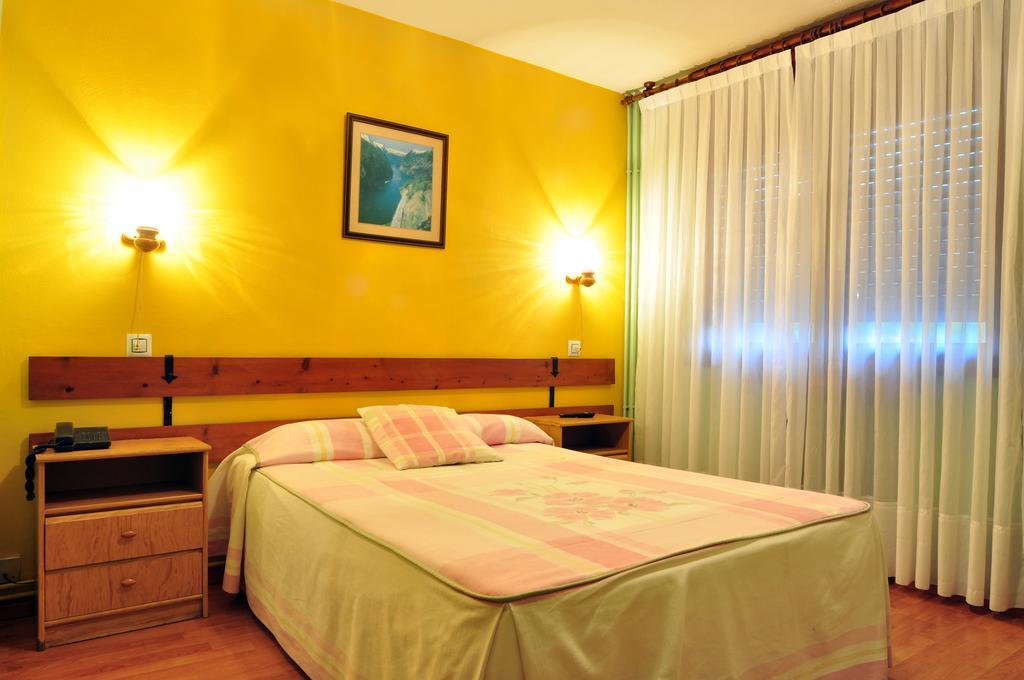 Hostal Europa San Roque del Acebal ภายนอก รูปภาพ