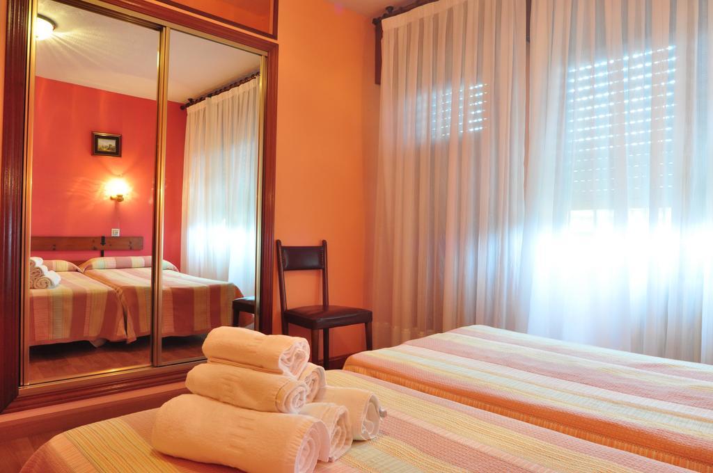 Hostal Europa San Roque del Acebal ภายนอก รูปภาพ